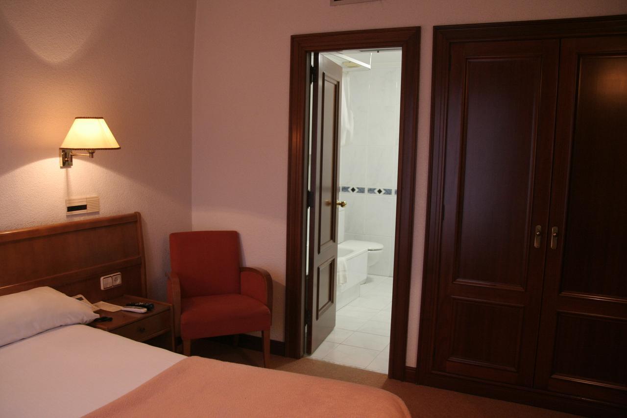Hostal Gran Via Vigo Exterior photo