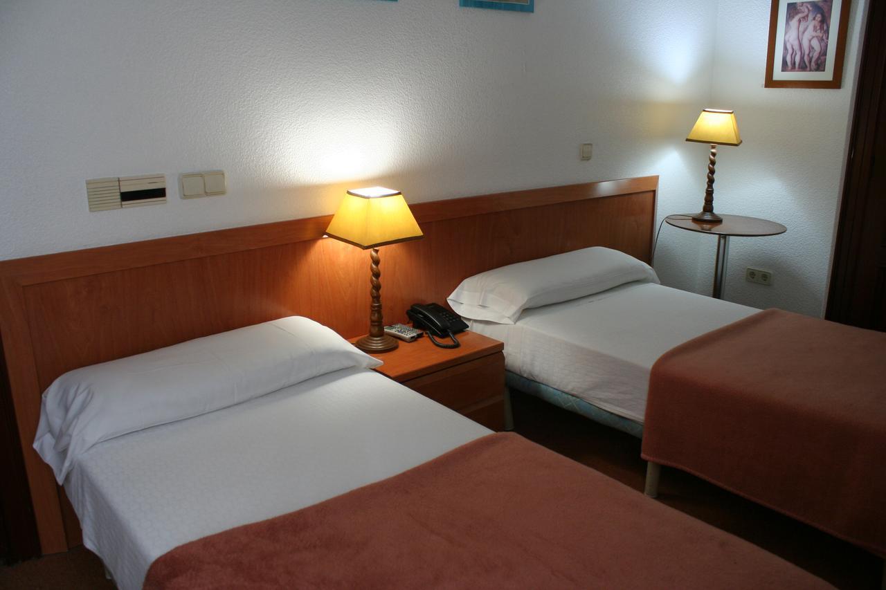 Hostal Gran Via Vigo Exterior photo