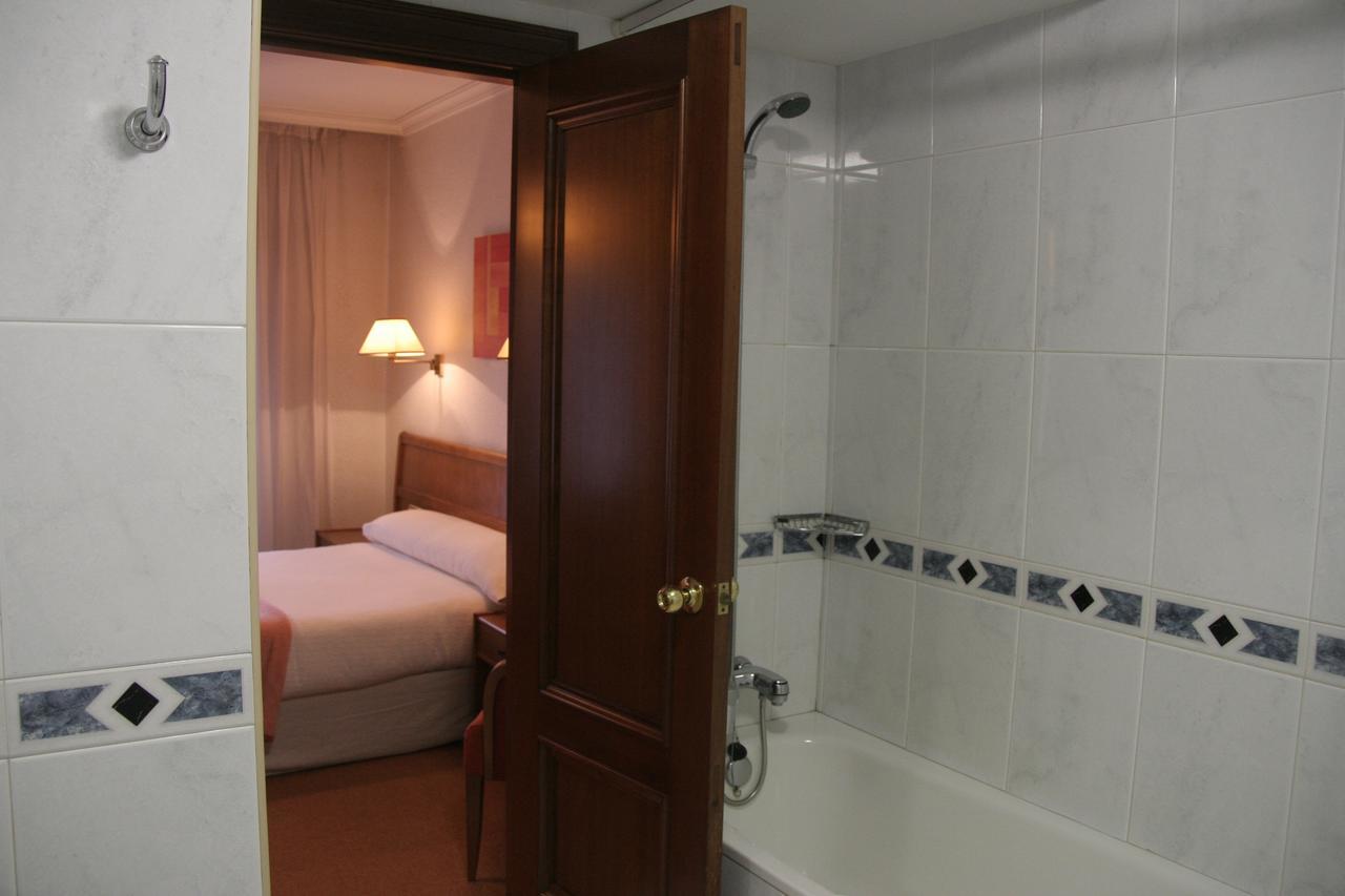Hostal Gran Via Vigo Exterior photo