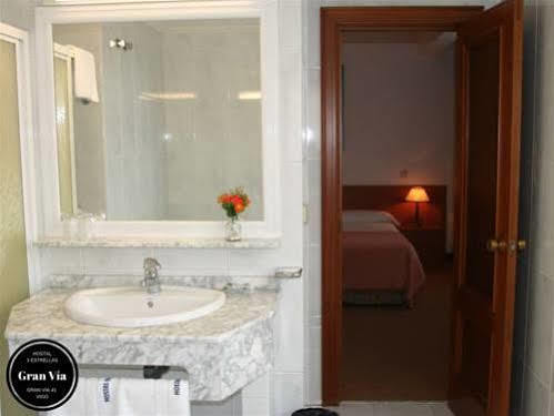 Hostal Gran Via Vigo Exterior photo